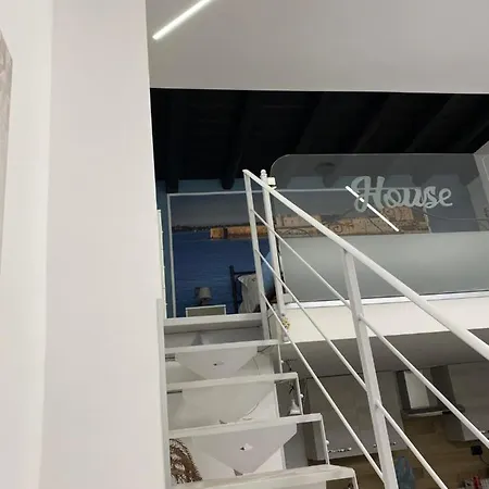 House Aury Syracuse